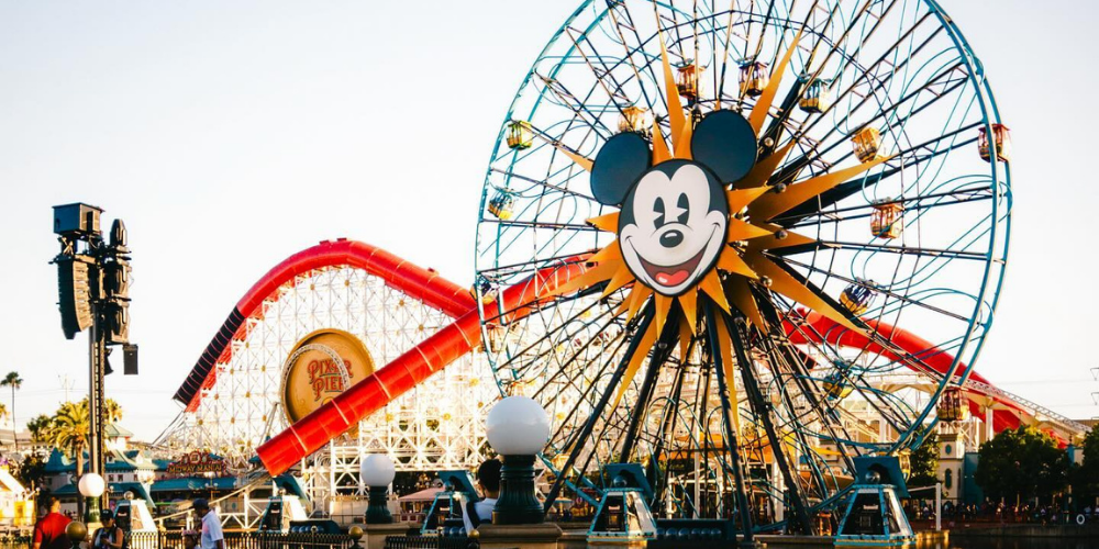 how-much-money-does-disneyland-make-a-day-the-print-street